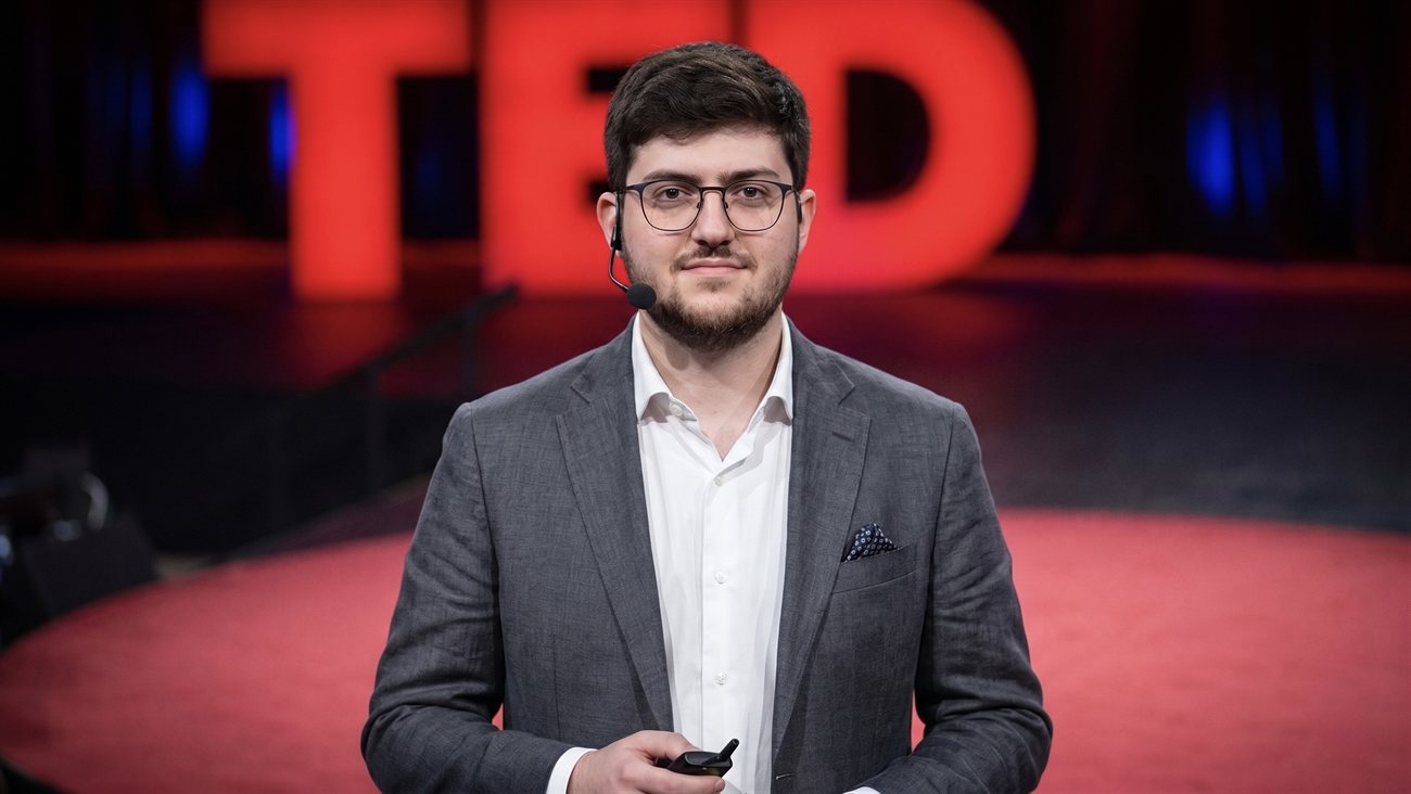 Sócio e CTO da Berma no palco do TED